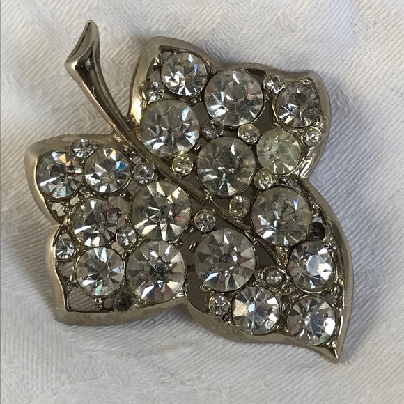 Vintage leaf brooch, glass crystals - Picture 3 of 11